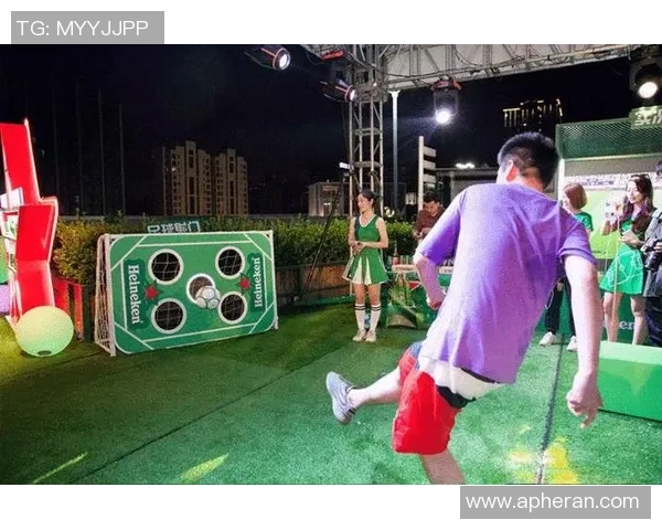 外国街头足球明星挑战赛引发热潮球迷热情参与展现技巧与魅力